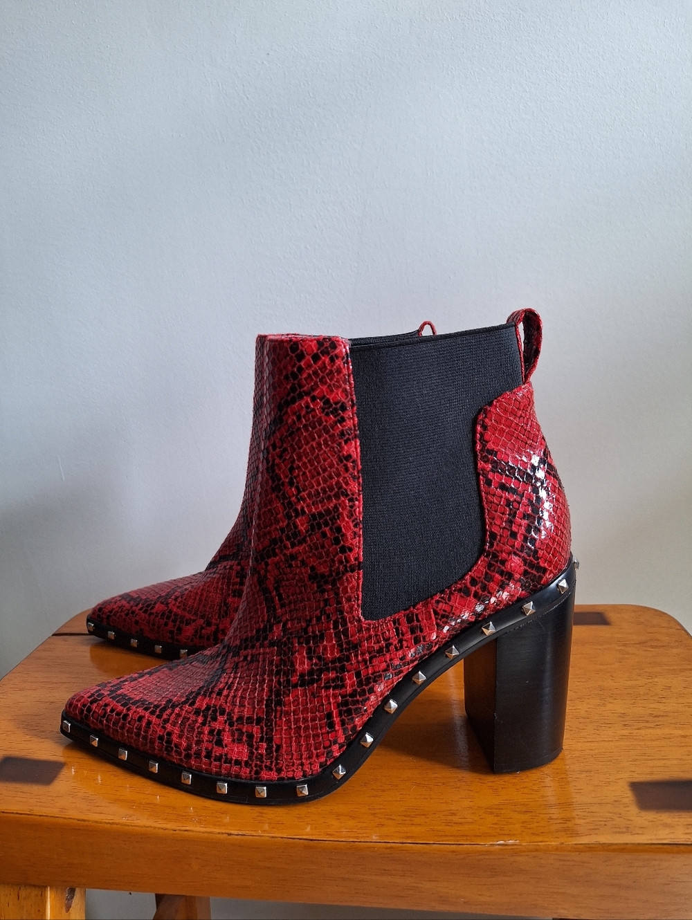 CHARLES by Charles David Dodger stacked chunky heel Booties Size 9M